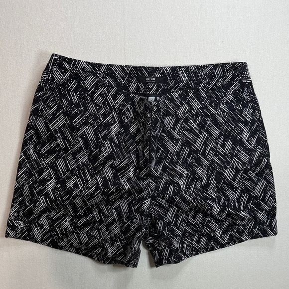 Apt. 9 Black and White Women's Shorts - Picture 1 of 8